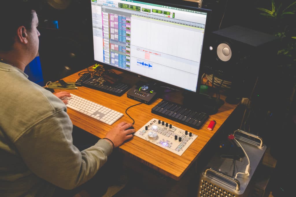 How Do Aspiring Artists Use SoundCloud to Distribute Their Music?